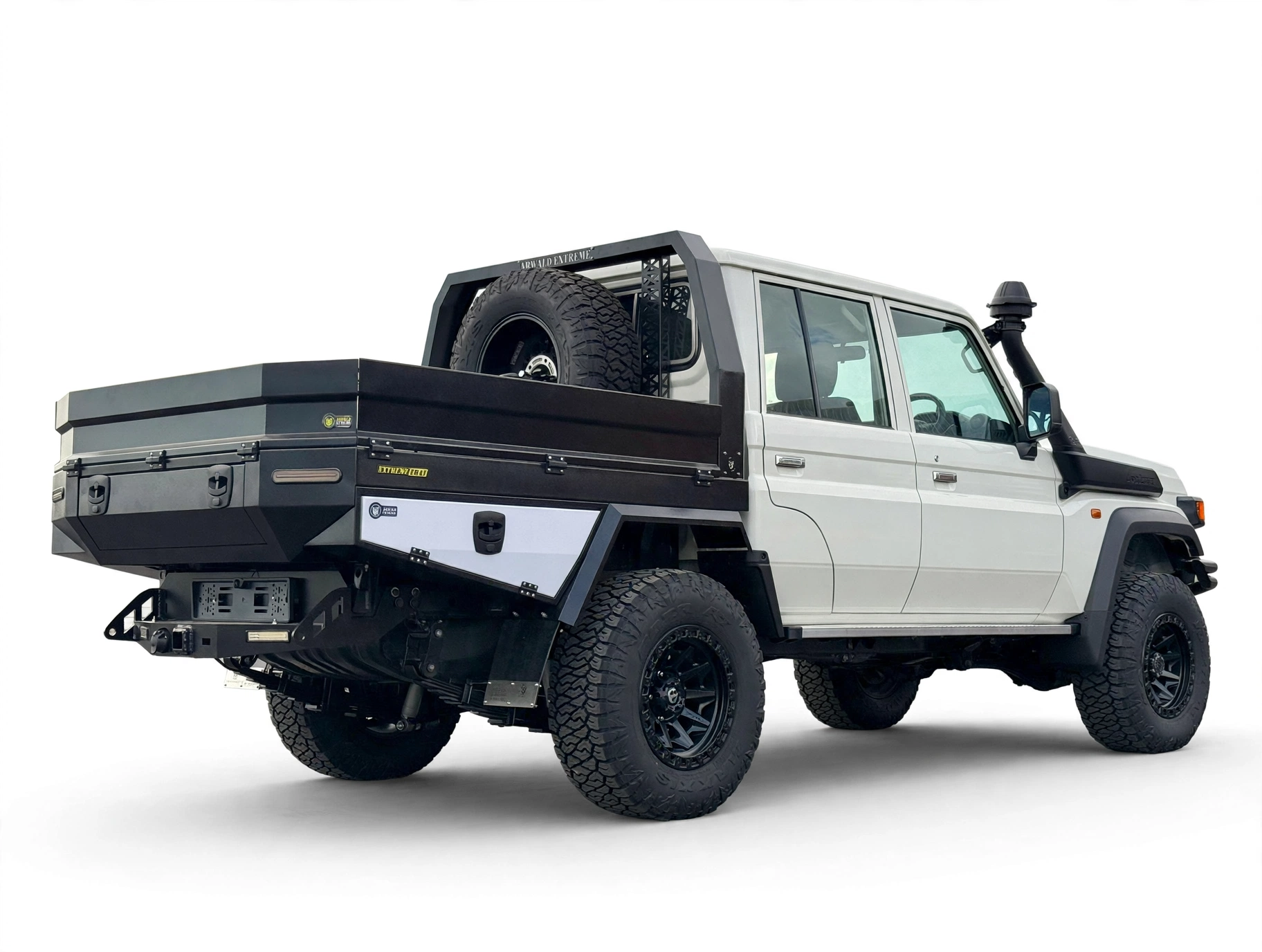 White Land Cruiser double-cab with an Extreme tray, rear three-quarter